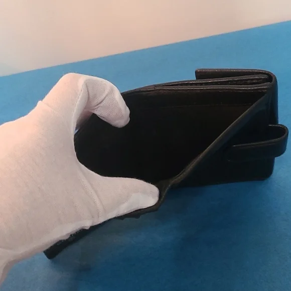 Chanel Sweater Embossed Compact Wallet - Picture 11 of 16